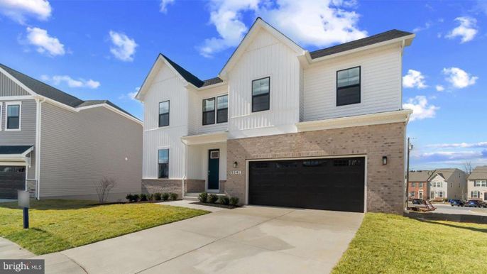 Attached, Exterior, Facade, Brick Facade, Farmhouse