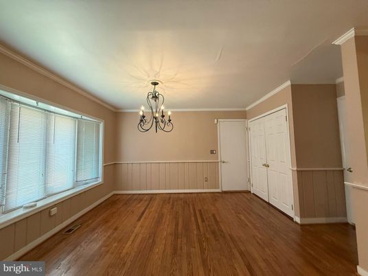 Chandelier, Empty room, Interior, Wood Texture Flooring
