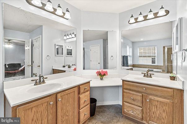 Bathroom, Dual Sink Vanities, Interior