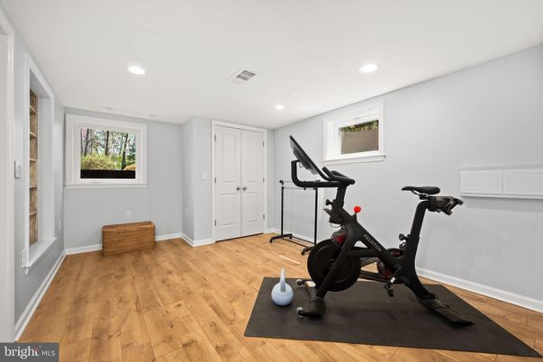Fitness Equipment, Interior, Recessed Lighting, Wood Texture Flooring