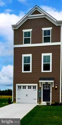 Attached, Exterior, Facade, Rowhouse