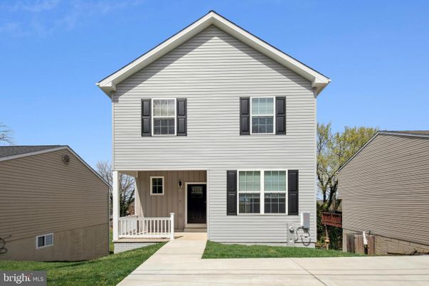 Exterior, Facade, Farmhouse