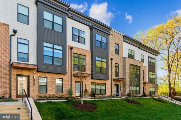 Exterior, Facade, Brick Facade, Rowhouse