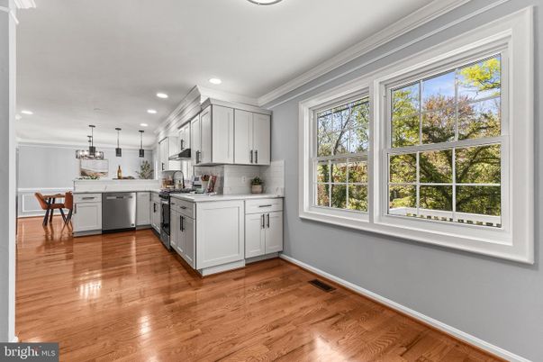 Dining room, Interior, Kitchen, Pendant Lights, Recessed Lighting, Wood Texture Flooring