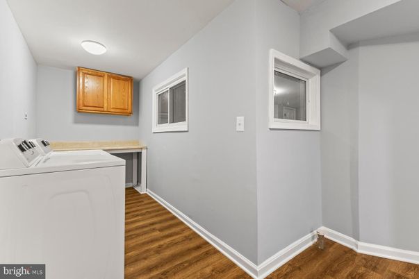 Interior, Washer, Wood Texture Flooring