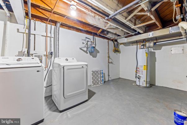 Interior, Washer, Wooden Beams