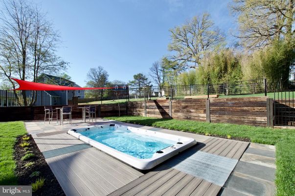 Exterior, Hot Tub