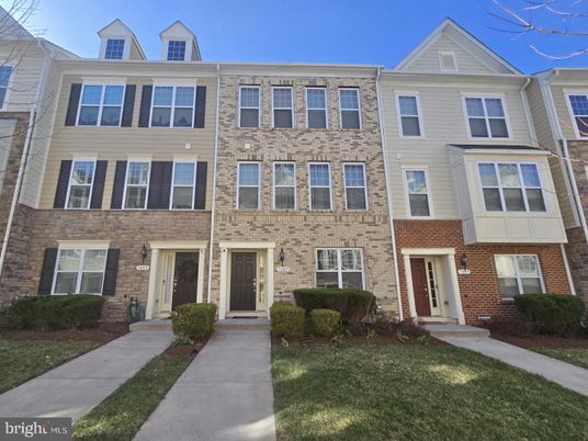 Exterior, Facade, Brick Facade, Rowhouse