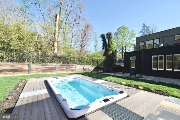 Exterior, Hot Tub