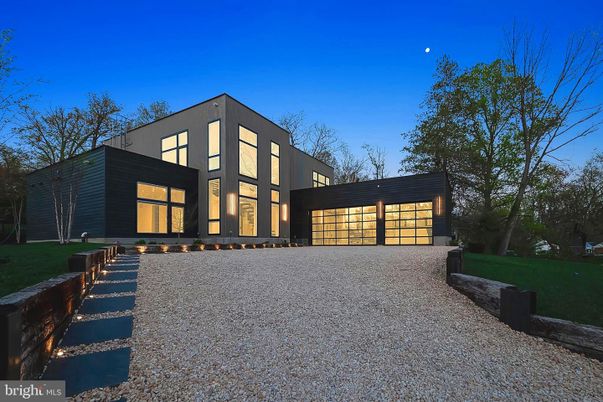 Attached, Backyard, Exterior, Facade, Modern