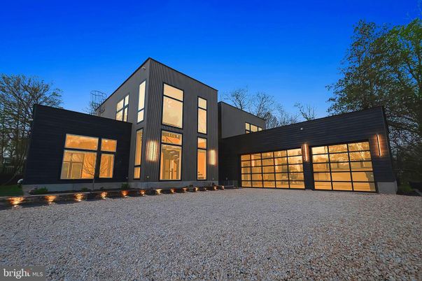 Attached, Backyard, Exterior, Facade, Modern