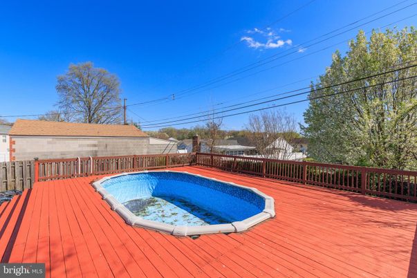 Exterior, Pool