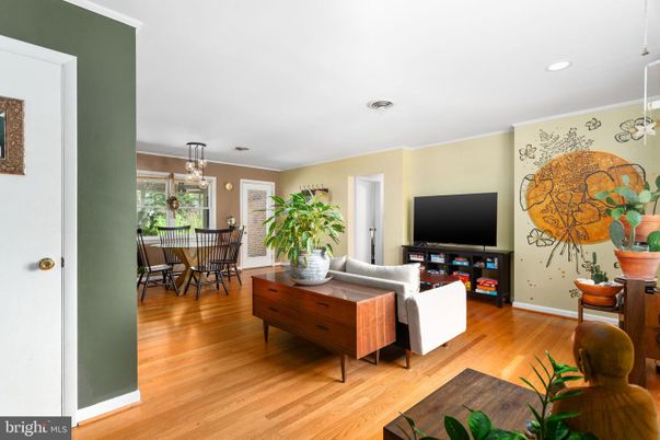 Chandelier, Dining room, Interior, Living room, Recessed Lighting, Wood Texture Flooring