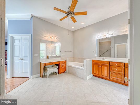 Bathroom, Interior, Recessed Lighting