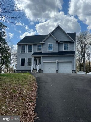 Attached, Exterior, Facade, Farmhouse