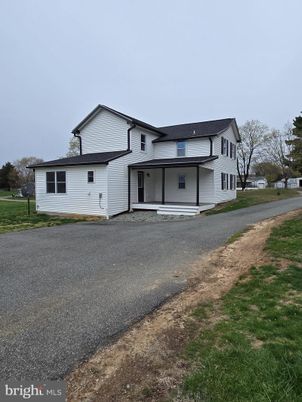 Exterior, Facade, Farmhouse
