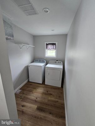Interior, Recessed Lighting, Washer, Wood Texture Flooring