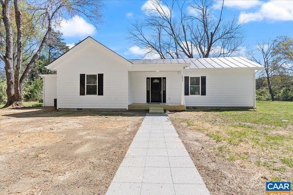 Backyard, Exterior, Facade, Ranch