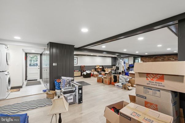 Interior, Recessed Lighting, Washer, Wood Texture Flooring