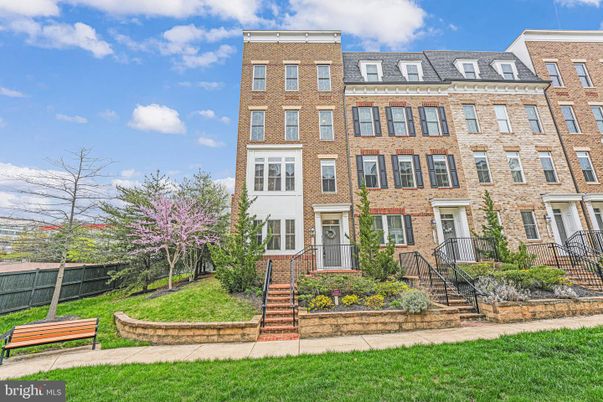 Exterior, Facade, Brick Facade, Rowhouse