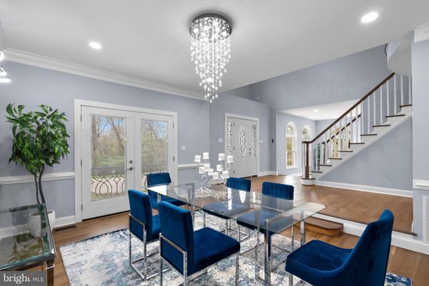 Chandelier, Dining room, Interior, Recessed Lighting, Wood Texture Flooring