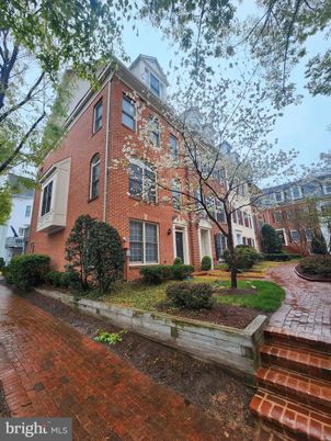 Exterior, Facade, Brick Facade, Rowhouse