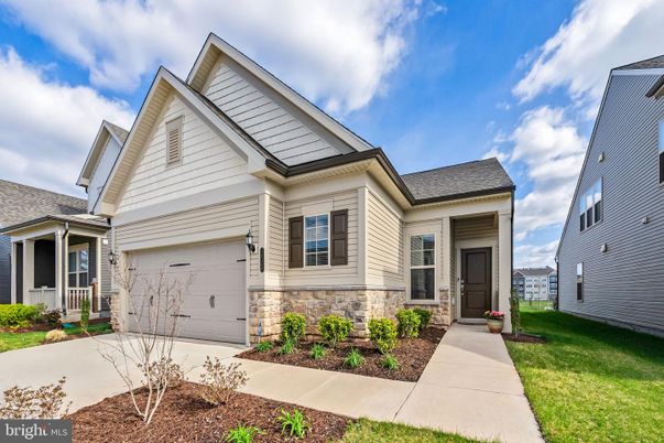 Attached, Exterior, Facade, American Craftsman