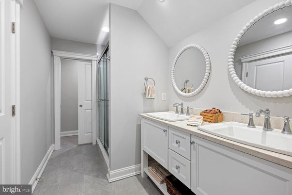 Bathroom, Dual Sink Vanities, Interior, Recessed Lighting