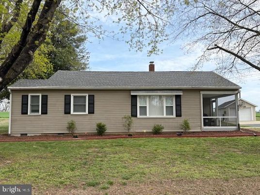Backyard, Exterior, Facade, Ranch