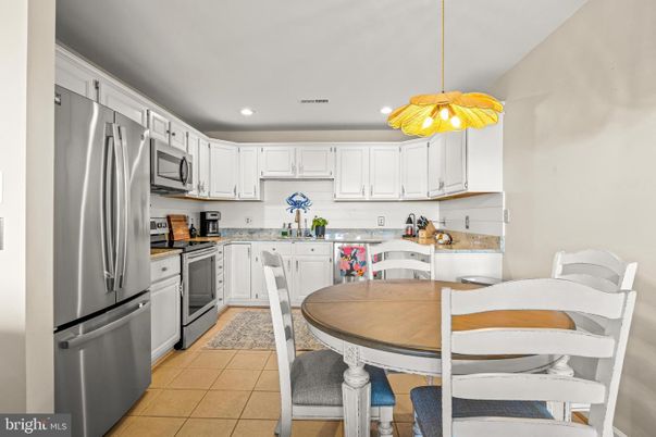 Dining room, Interior, Kitchen, Pendant Lights, Recessed Lighting, Stainless Steel Appliances