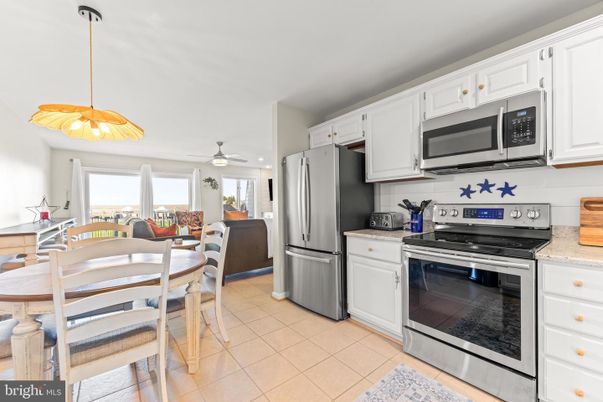 Dining room, Interior, Kitchen, Pendant Lights, Recessed Lighting, Stainless Steel Appliances