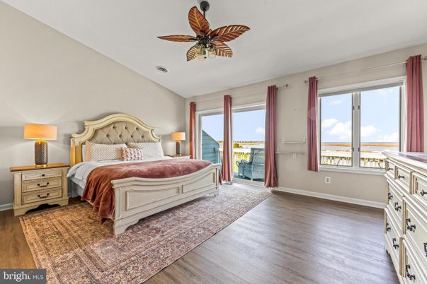 Bedroom, Interior, Water, Wood Texture Flooring