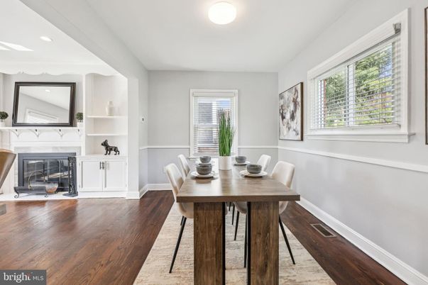 Dining room, Fireplace, Interior, Recessed Lighting, Wood Texture Flooring