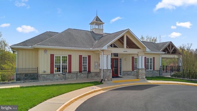 Exterior, Facade, Ranch