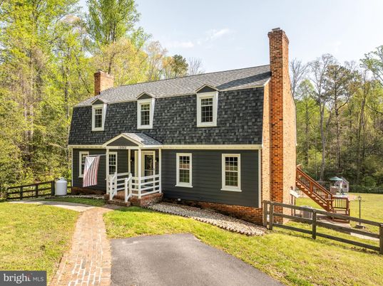 Exterior, Facade, Cape Cod