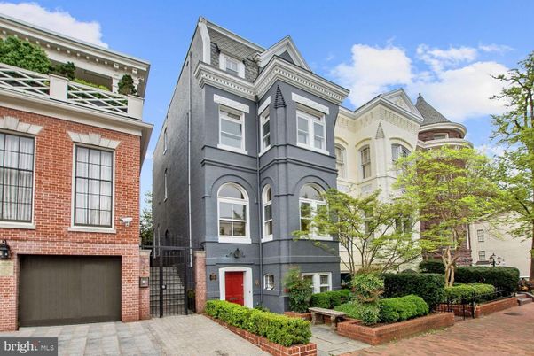 Attached, Exterior, Facade, Brick Facade, Rowhouse