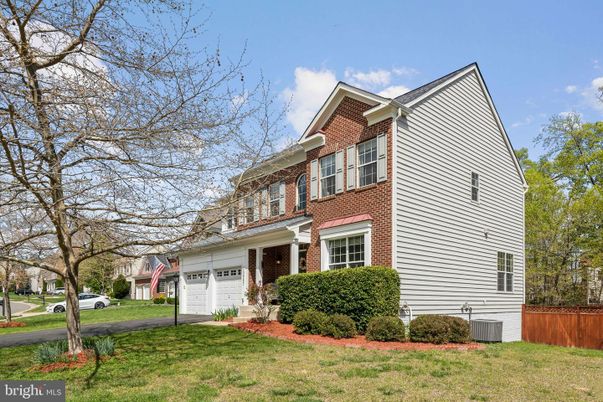 Attached, Exterior, Facade, Brick Facade, Queen Anne Victorian