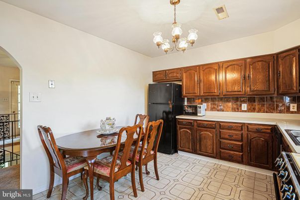 Chandelier, Dining room, Interior, Kitchen