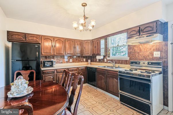 Chandelier, Dining room, Interior, Kitchen