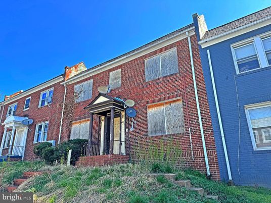 Exterior, Facade, Brick Facade, Rowhouse