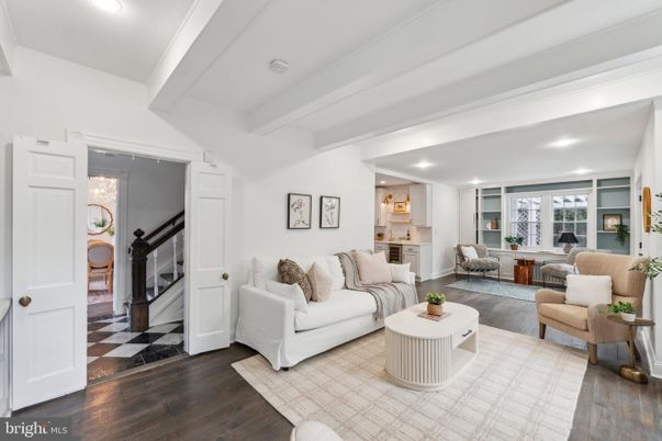 Interior, Living room, Pendant Lights, Recessed Lighting, Wood Texture Flooring