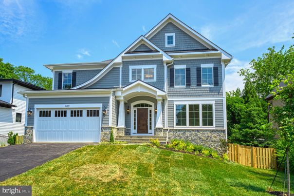 Attached, Exterior, Facade, Queen Anne Victorian