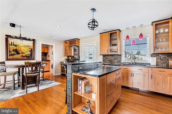 Dining room, Interior, Kitchen, Pendant Lights, Recessed Lighting, Wood Texture Flooring