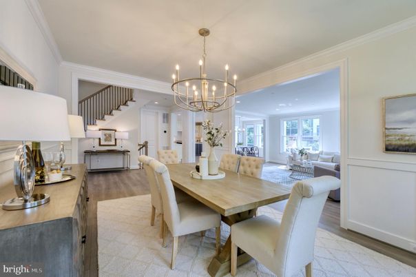 Chandelier, Dining room, Interior, Living room, Recessed Lighting, Wood Texture Flooring