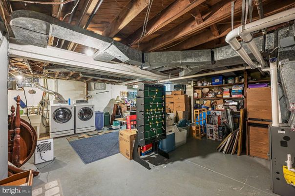 Interior, Washer, Wooden Beams
