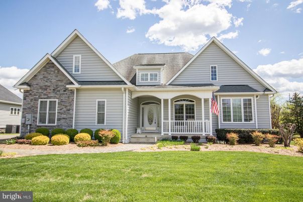 Exterior, Facade, Farmhouse