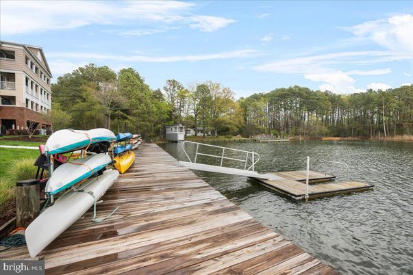 Exterior, Lake