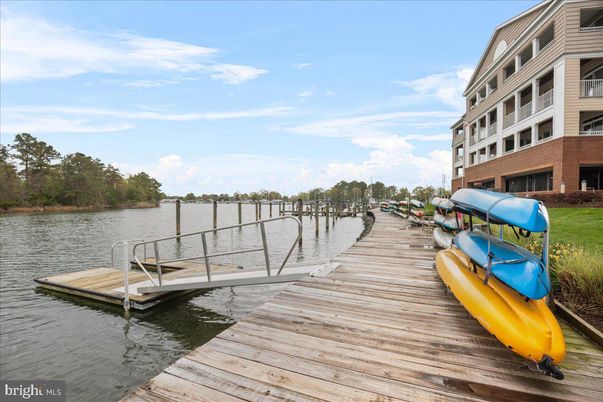 Exterior, Lake