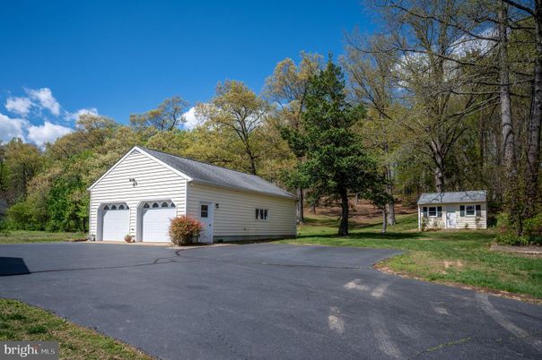 Detached Garage, Exterior