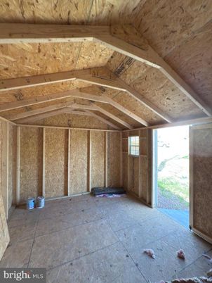 Empty room, Interior, Wooden Beams, Wooden Ceilings